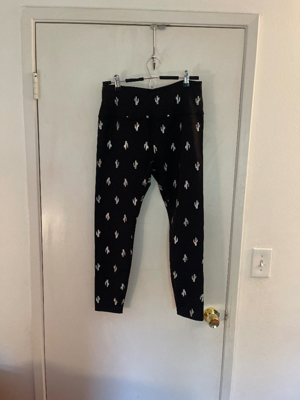 Beyond yoga size xl leggings black with silver cactus